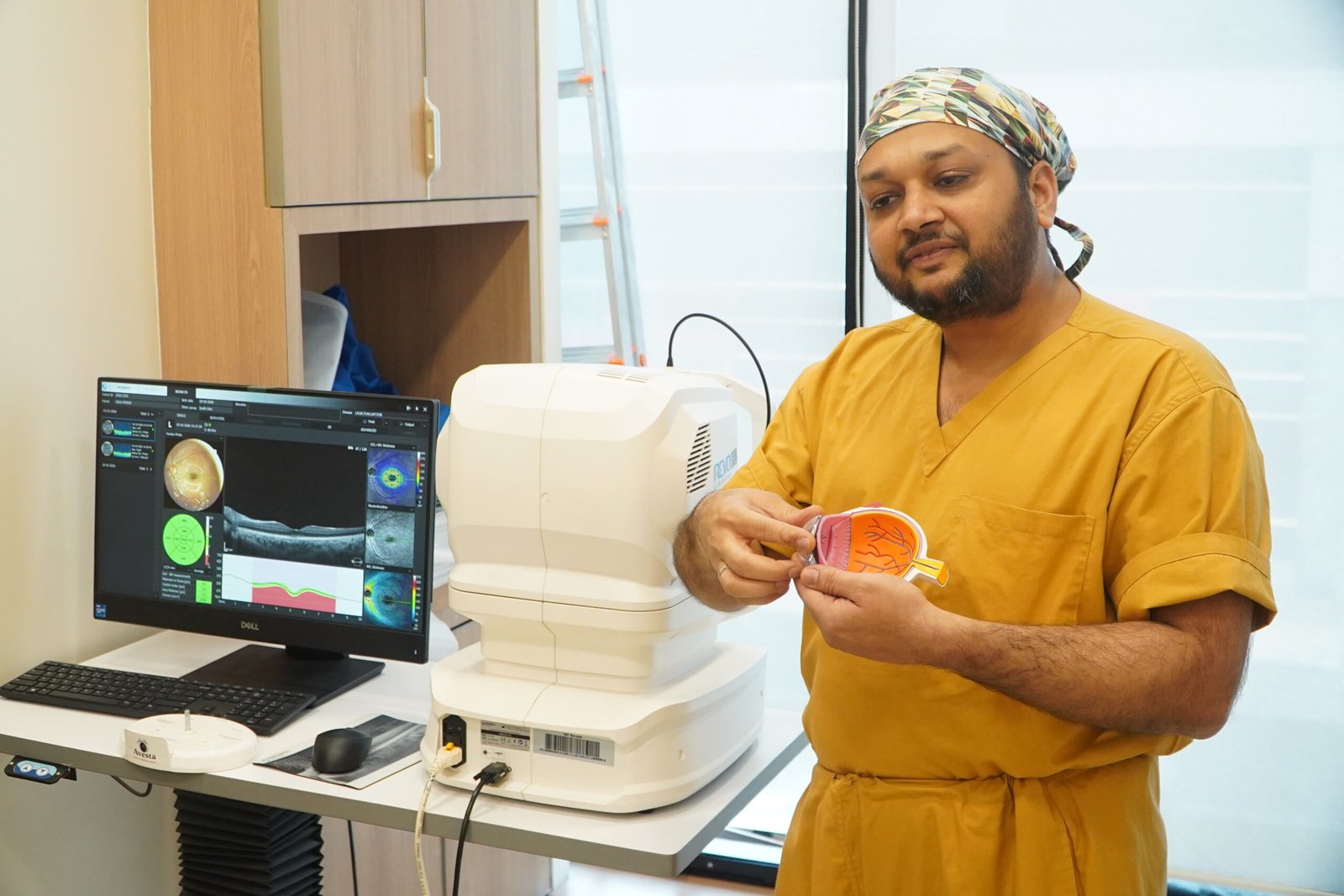 eye specialist open Sunday Oshiwara — diagnostics at Crystal Clear Eye Clinic Andheri West