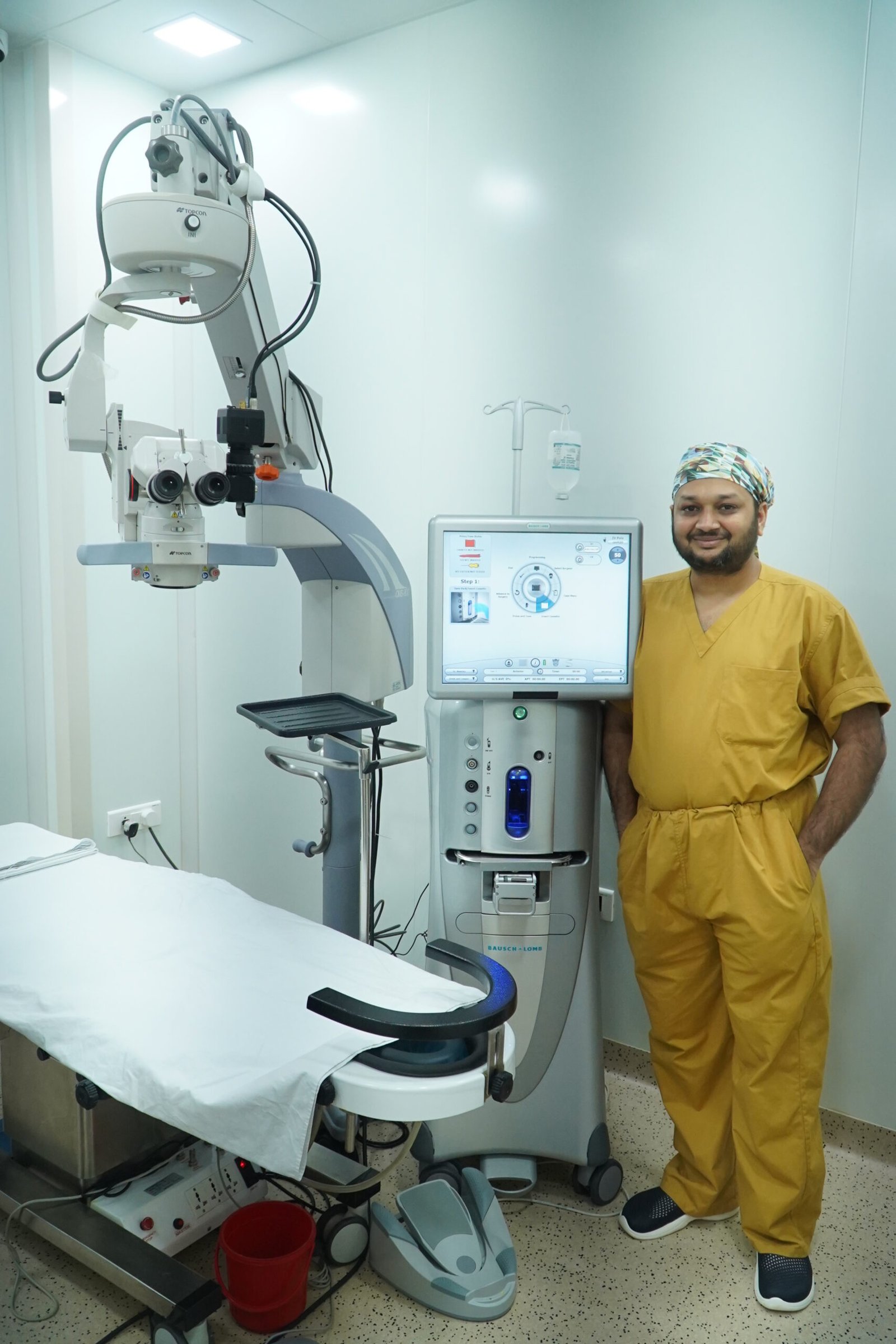 eye doctor open on Sunday Juhu — diagnostics at Crystal Clear Eye Clinic Andheri West