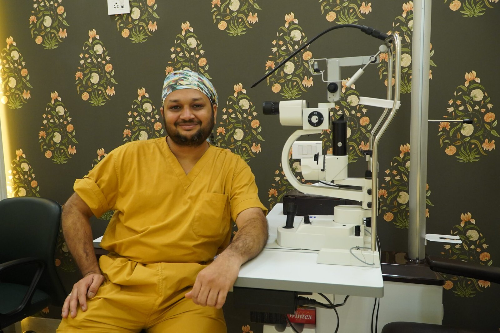 eye clinic open Sunday Vile Parle West — Crystal Clear Eye Clinic Andheri West, Dr Jignesh Gala